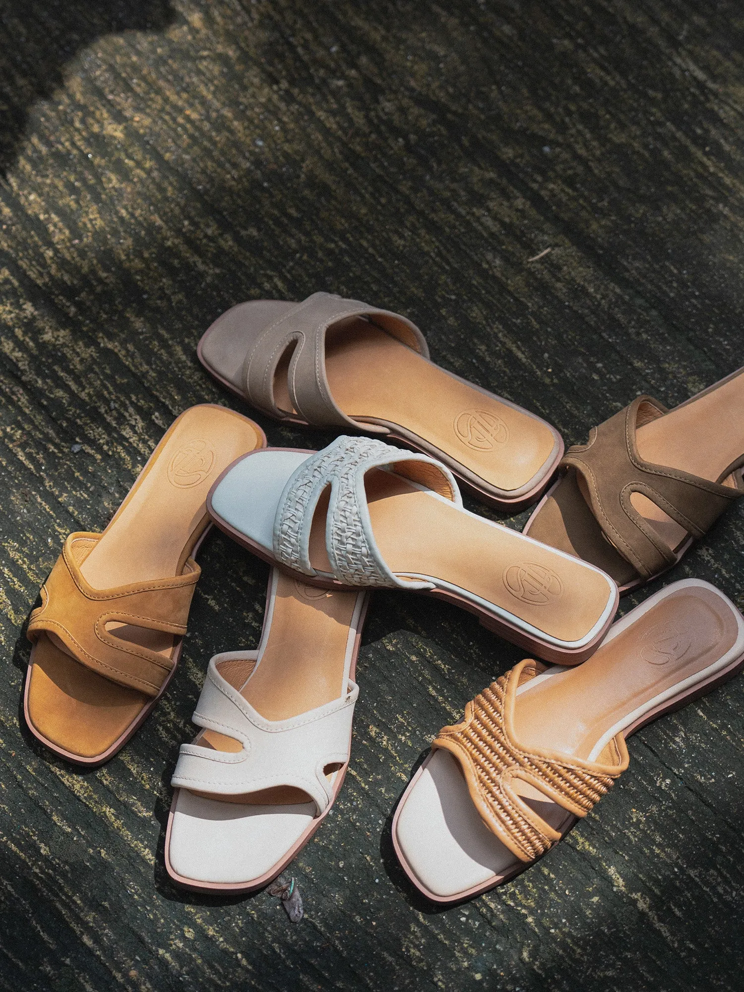 Pretzel 𓆟 Slide Sandals