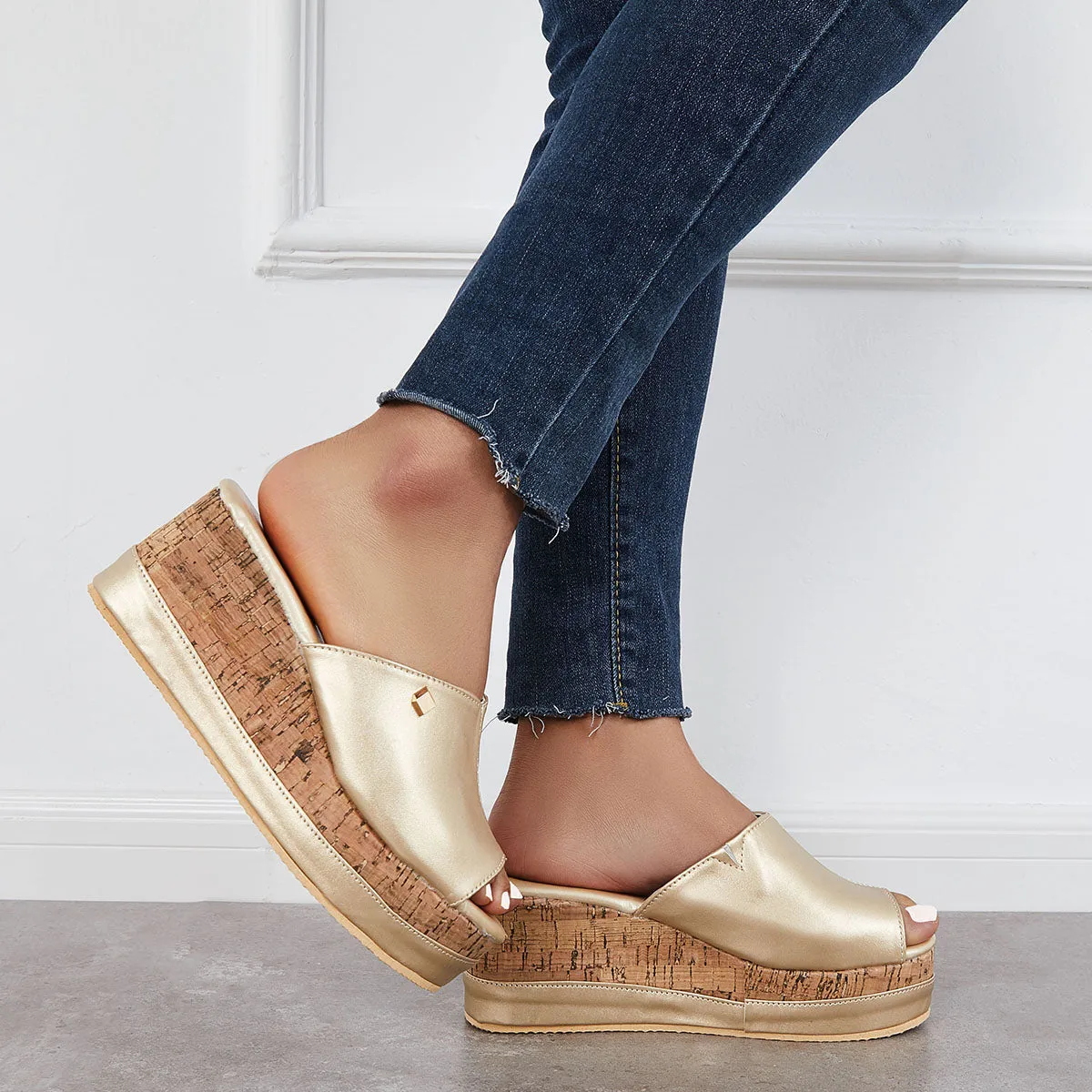 Sohiwoo Comfortable Cork Footbed Slip-on Sandals Platform Wedge Slippers